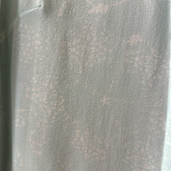 Tommy Bahama sheer 100% silk blouse three-quarter sleeve size 8 - Picture 3 of 5